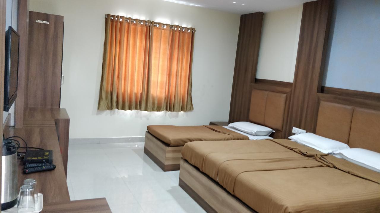 Hotel Dwaraka Paradise Hyderabad Exterior foto